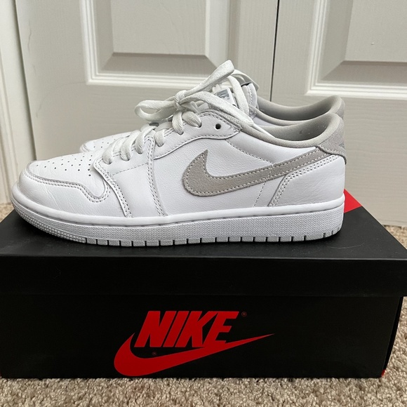 Nike Air Jordan Low - Picture 1 of 4